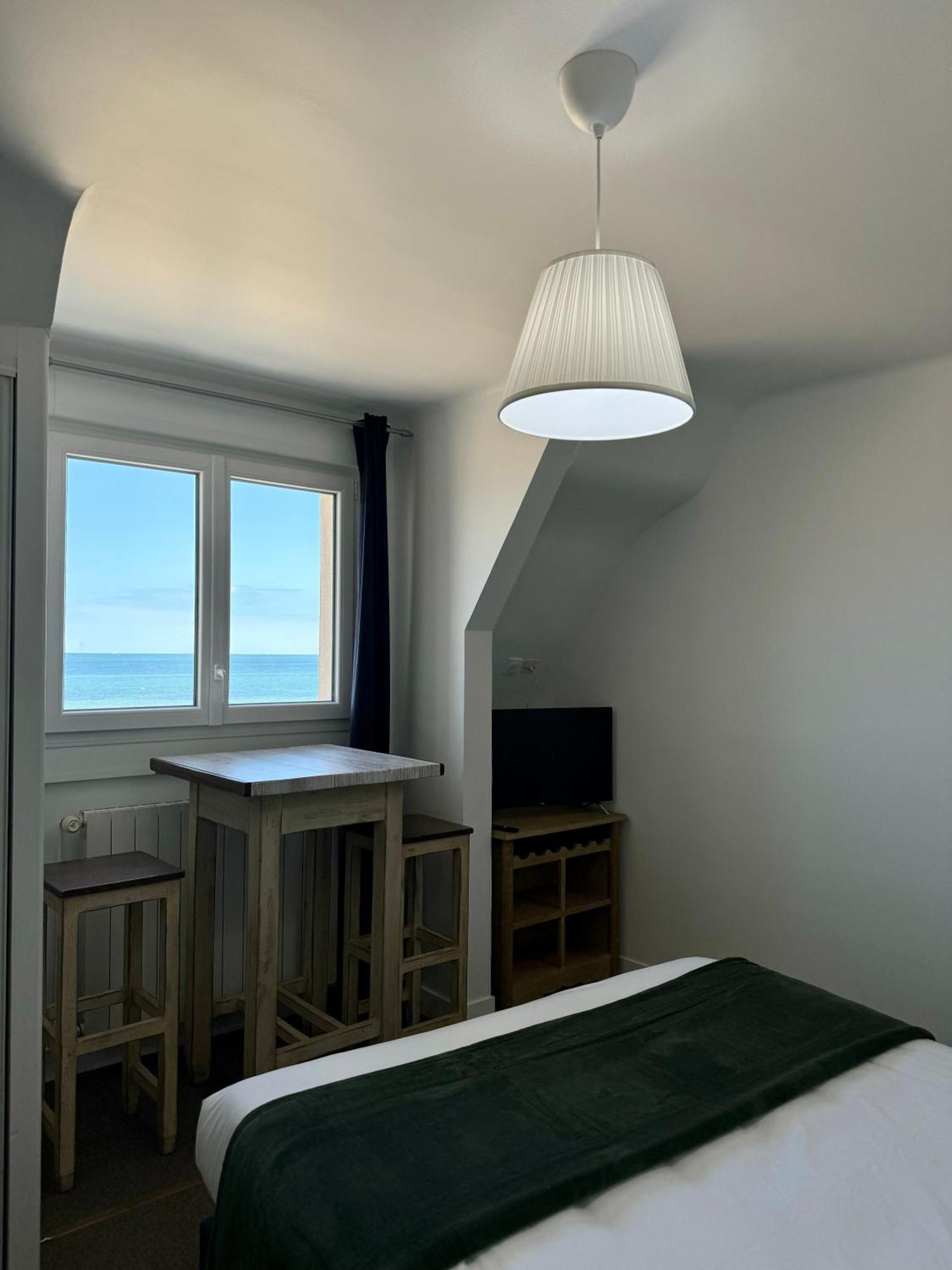 Le Clos Normand Saint-Aubin-Sur-Mer  Exteriör bild